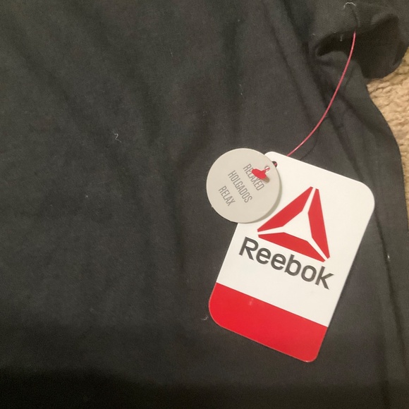 Reebok Women's Cropped Graphic Tee with Side Slits, Size XXL - Picture 8 of 11